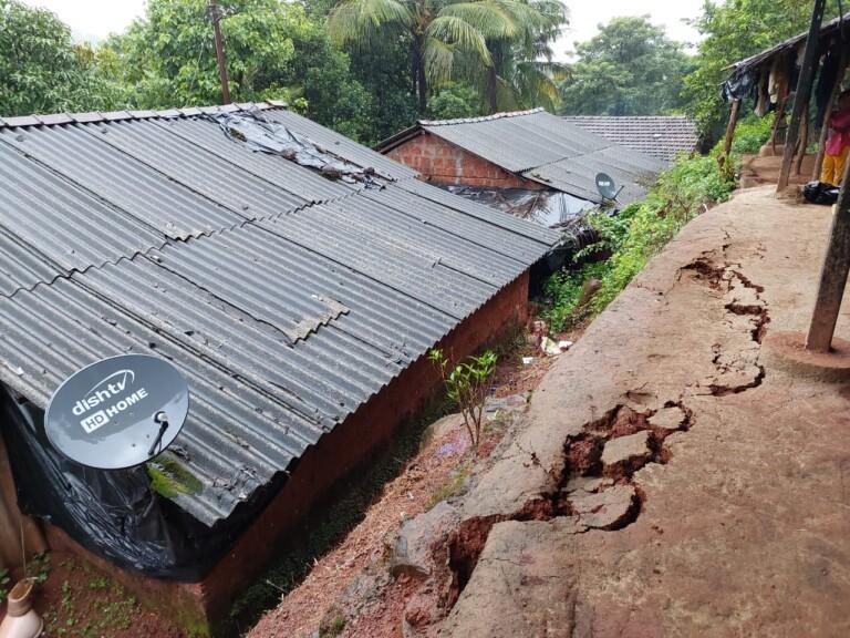 खारेपाटण तावडेवाडी येथे भूस्खलन, ६ कुटुंबासह ३३ नागरिकांना केले स्थलांतरित