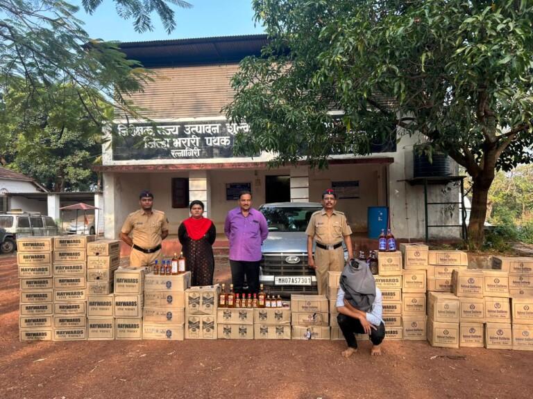 पहाटेच्या सुमारास मुंबई गोवा राष्ट्रीय महामार्गावर सिनेस्टाईल पाठलाग अलिशान क्रेटा कारमधून पकडला अवैध दारू साठा विदेशी मद्याचा लाखो रुपयांच्या साठा उत्पादन शुल्क विभागाचे पकडला