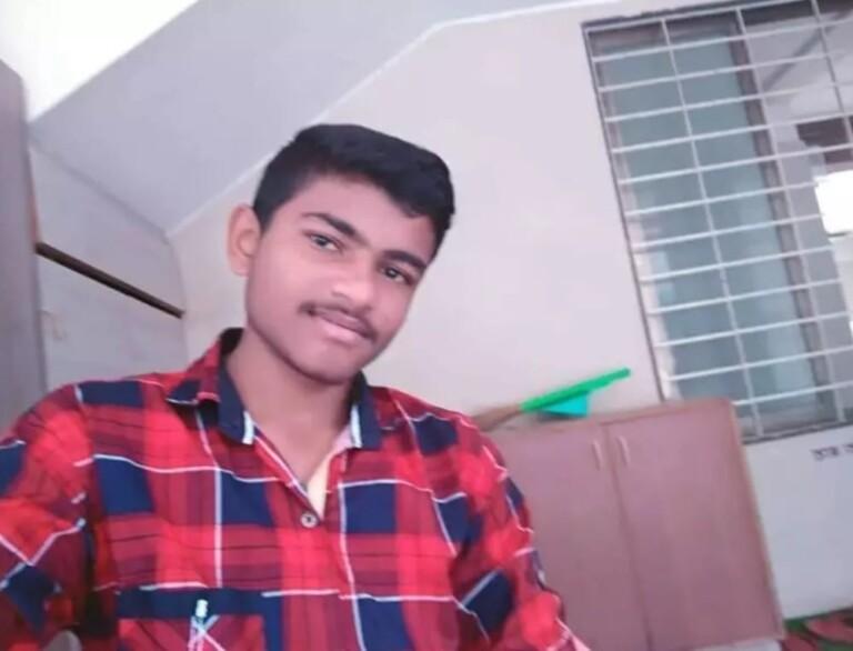 सावंतवाडीतील शिरशिंगेतील गावातील तरुणाची आत्महत्या; अनेकजण हळहळले.