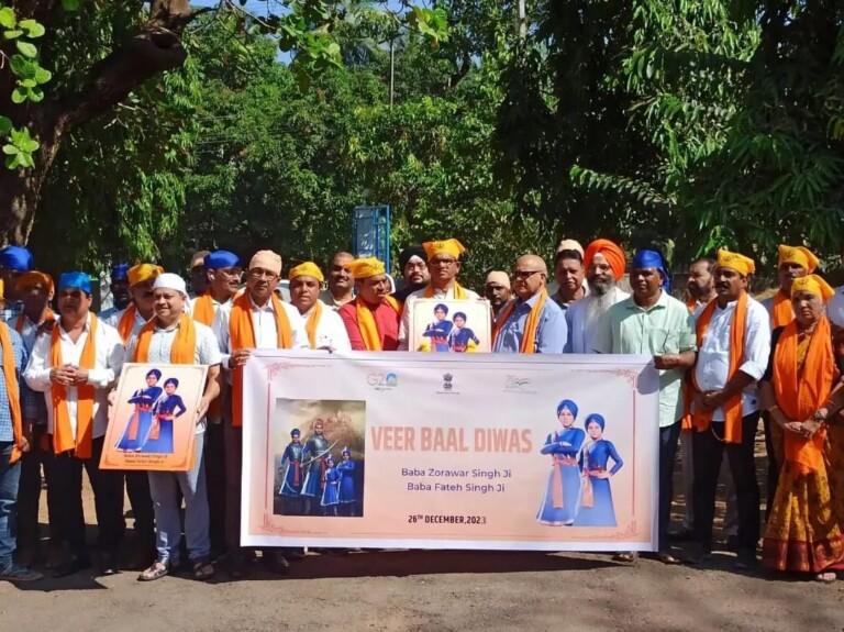 इस्लामचा स्वीकार केलात तर तुम्हाला सोडून देऊ. तुमचा जीव वाचवायचा असेल तर मुसलमान व्हा