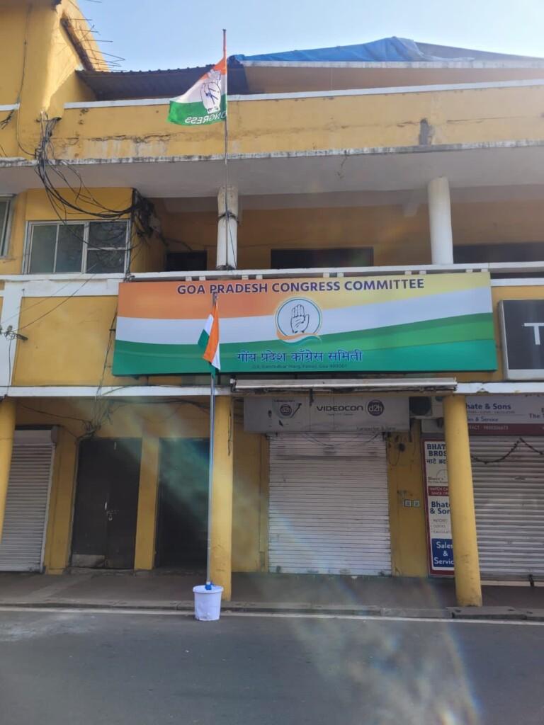 Cong violates flag code in Goa, CM says party has Gandhi family first