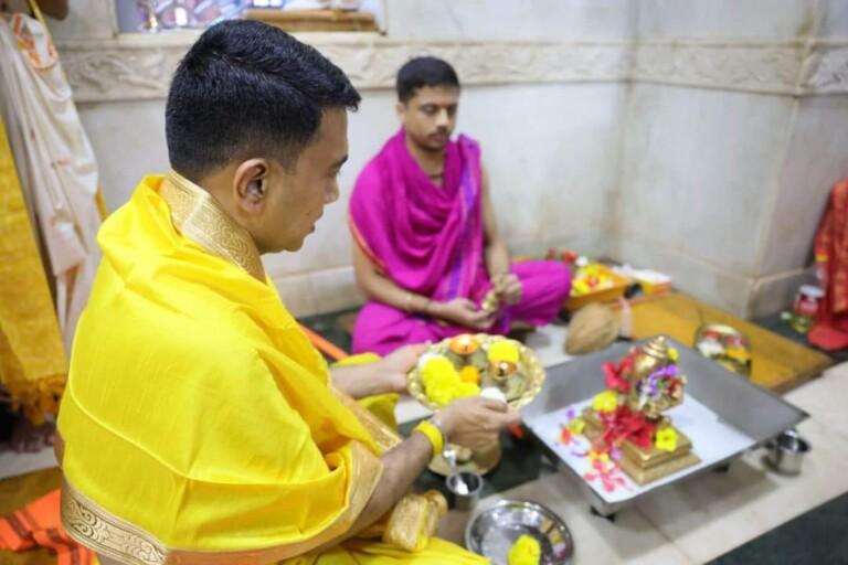 गोव्याचे मुख्यमंत्री डॉक्टर प्रमोद सावंत यांनी गणपतीपुळे येथे केली पूजा