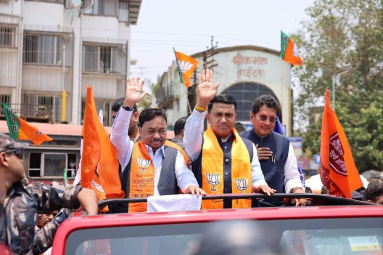 Goa CM joins the roadshow at Ratnagiri, joins Narayan Rane to file his nomination