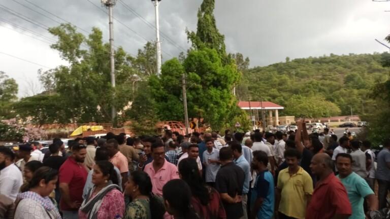 Hundreds block national highway, rush to Cuncolim police station demanding arrest of social worker Shreya Dhargalkar