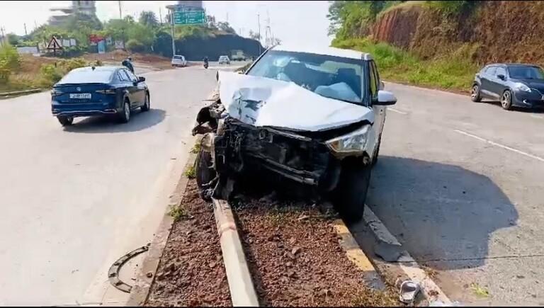 Gujarat-Registered SUV Hits Electricity Poles, Signboard During Self-Accident