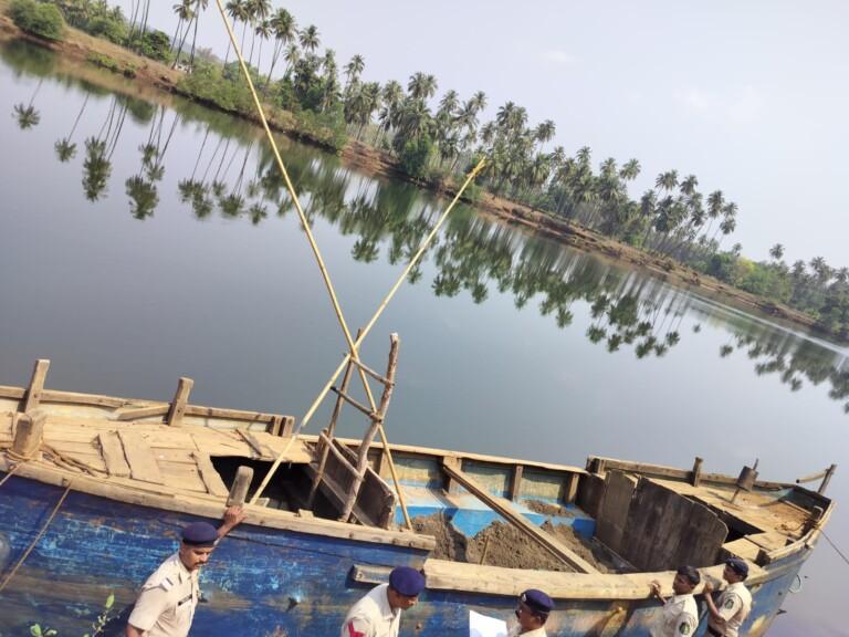 Terekhol police raids illegal sand extraction activity at Naibag, Pernem