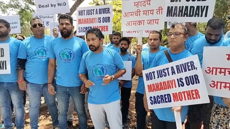 Protests outside National Institute of Oceanography, Dona Paula over research report on Mhadei