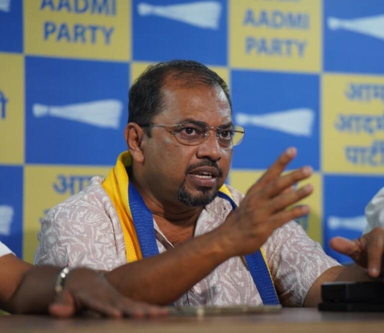 AAP Slams Congress, Says Congress-BJP Working Together, LOP Gives ZP Ticket to BJP’s Sanjay Velip in Guirdolim