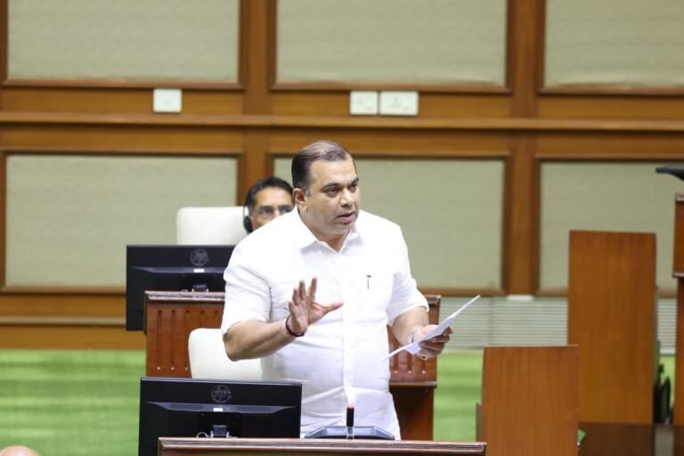 Government Provides Grant; Carnaval Committees Decide Float Prize Allocation: Tourism Minister