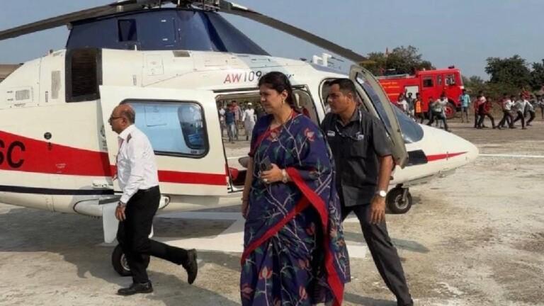 काळजाचा ठोका चुकला! पंकजा मुंडेंच्या हेलिकॉप्टरमध्ये तांत्रिक बिघाड