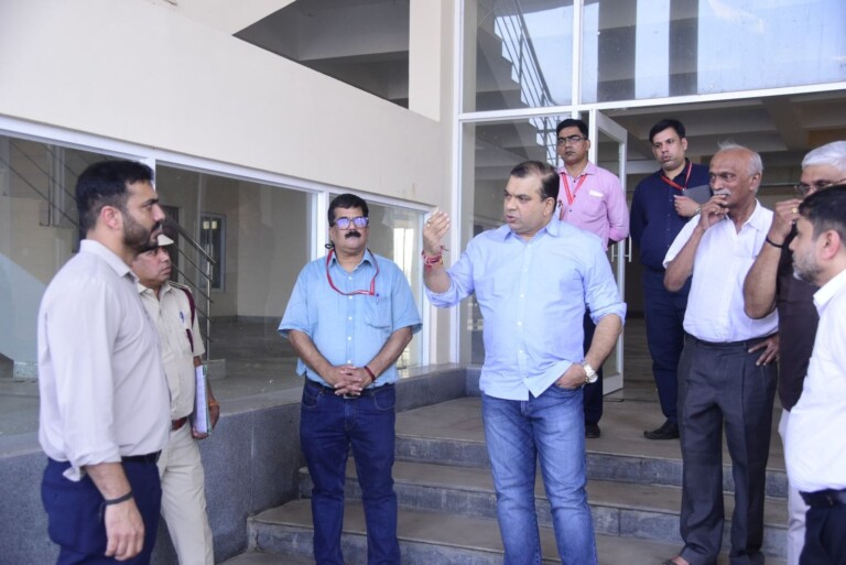 IT Minister Rohan Khaunte Reviews Progress at EMC, Tuem