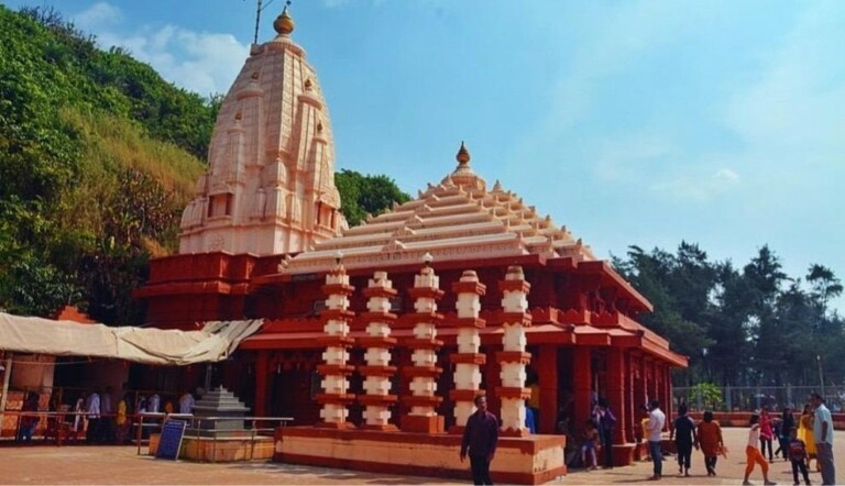 गॅस टंचाईचा फटका; गणपतीपुळेतील हॉटेल्स बंद, देवस्थानकडून महाप्रसादाची वेळ वाढवली