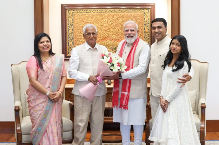 CM Sawant Meets PM Modi With His Family in New Delhi
