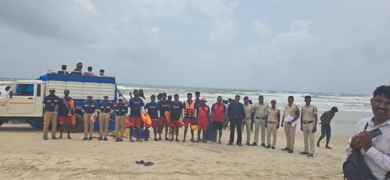 24 Fishermen Rescued After Two Canoes Capsize Off Colva, Benaulim