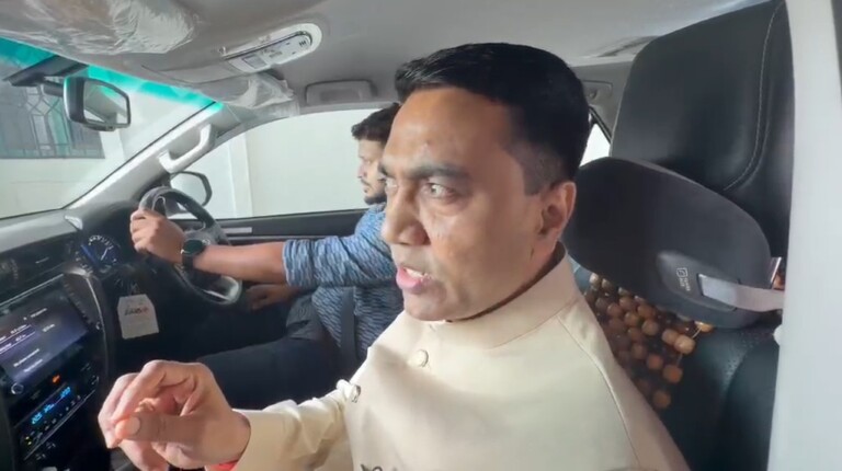 CM Defends Sawaikar on Termite Comment