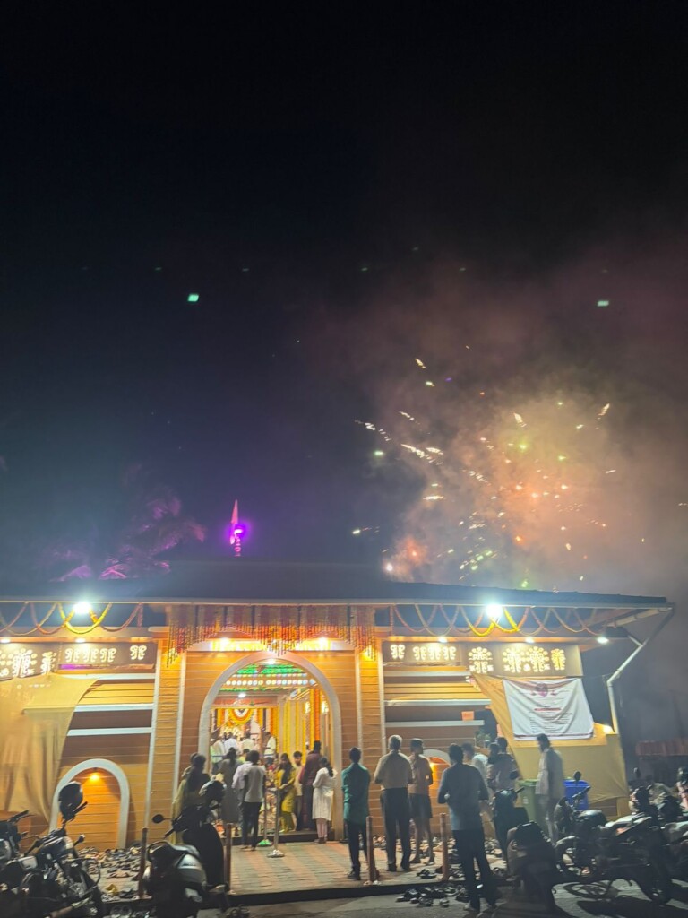 जिथे श्रद्धा चमत्कारांना भेटते: अक्कलकोट स्वामी समर्थ मंदिराकडे गोव्यातील भाविकांची मोठी गर्दी